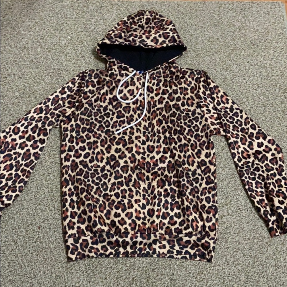 LEOPARD PRINT SWEATSHIRT